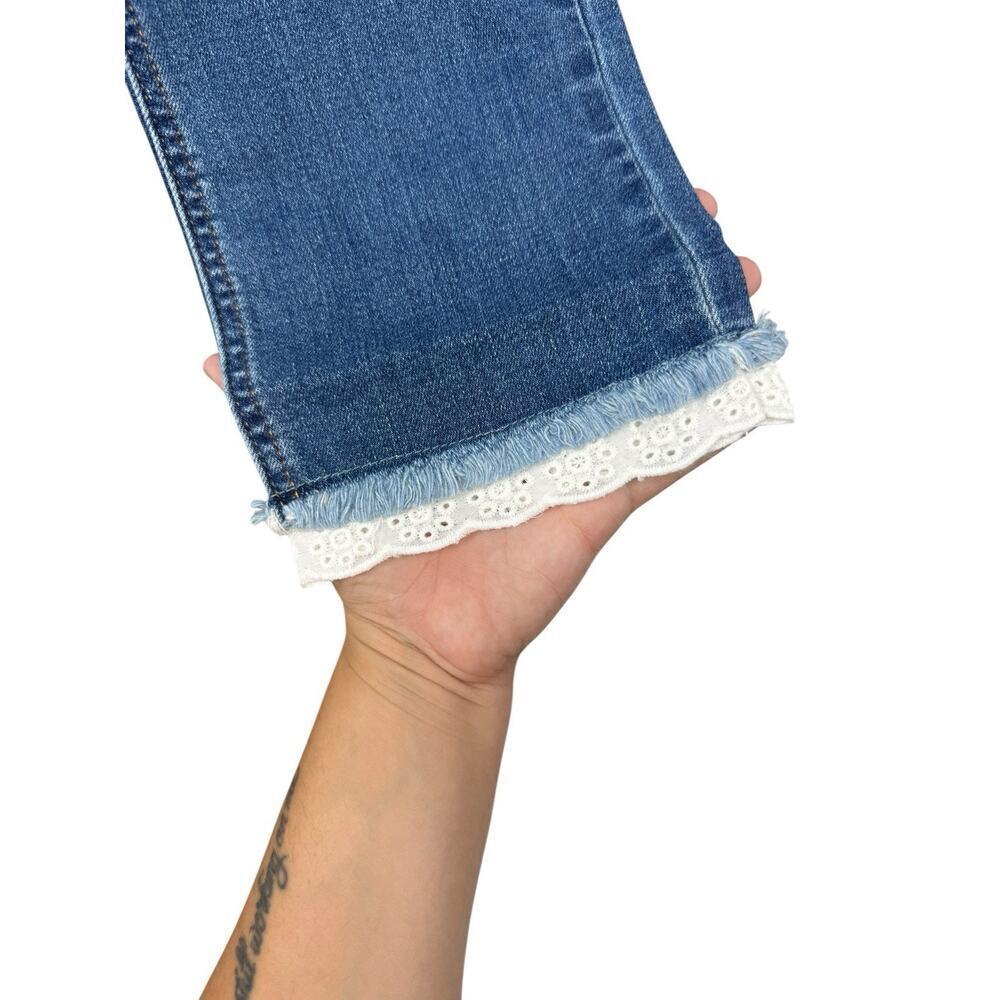 Miss Me Cropped Straight Leg Jeans Medium Wash Lace Trim Country Womens 29 - Picture 2 of 8